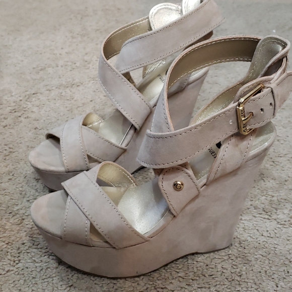 Shoes - Picture 3 of 4